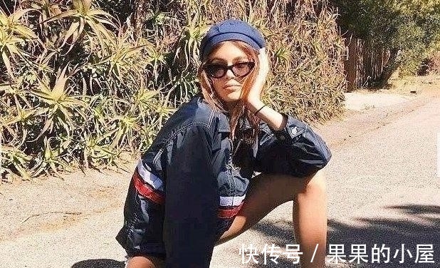 |搞笑图片幽默段子笑话:减肥中心的教练,自己编了一套减肥的动作!