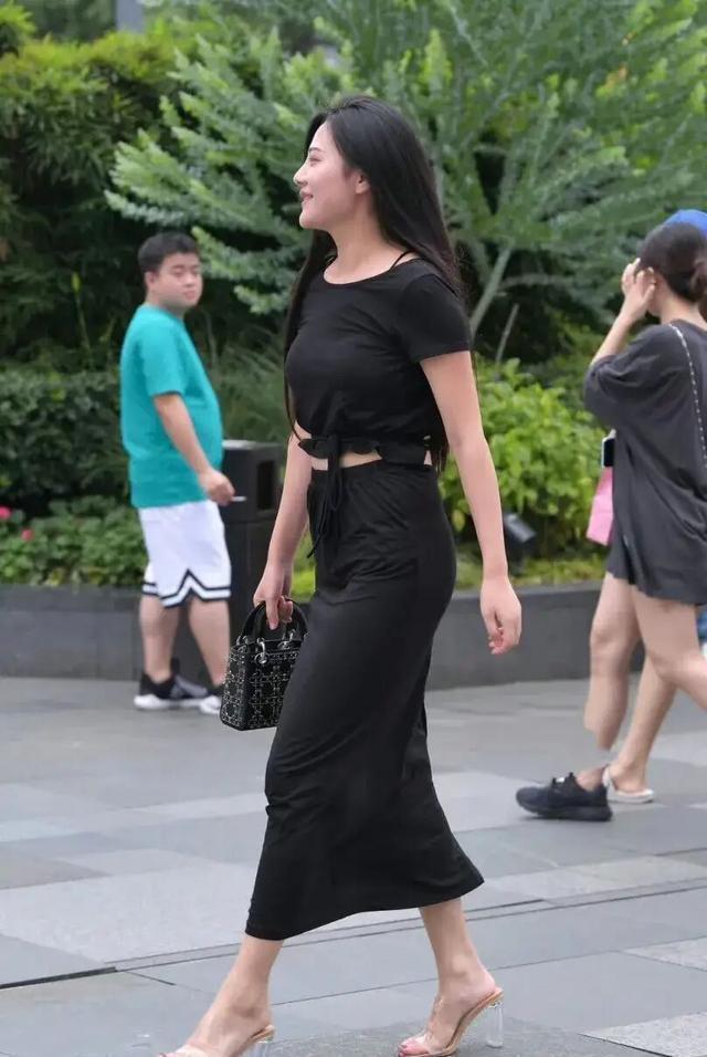 别总“塞衣角”, 有点太老土了, 现在流行这样穿, 时髦又修身!