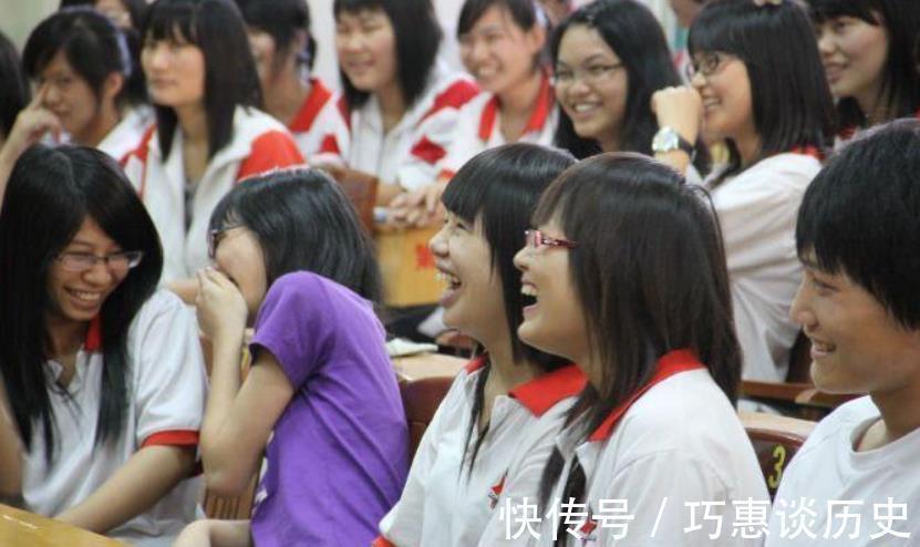 |学霸登上“光荣榜”,座右铭写的比段子还有趣,网友看后笑出眼泪