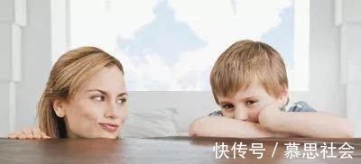 妈妈|妈妈这句话,迫使孩子夺门而出,家长不要再攀比了