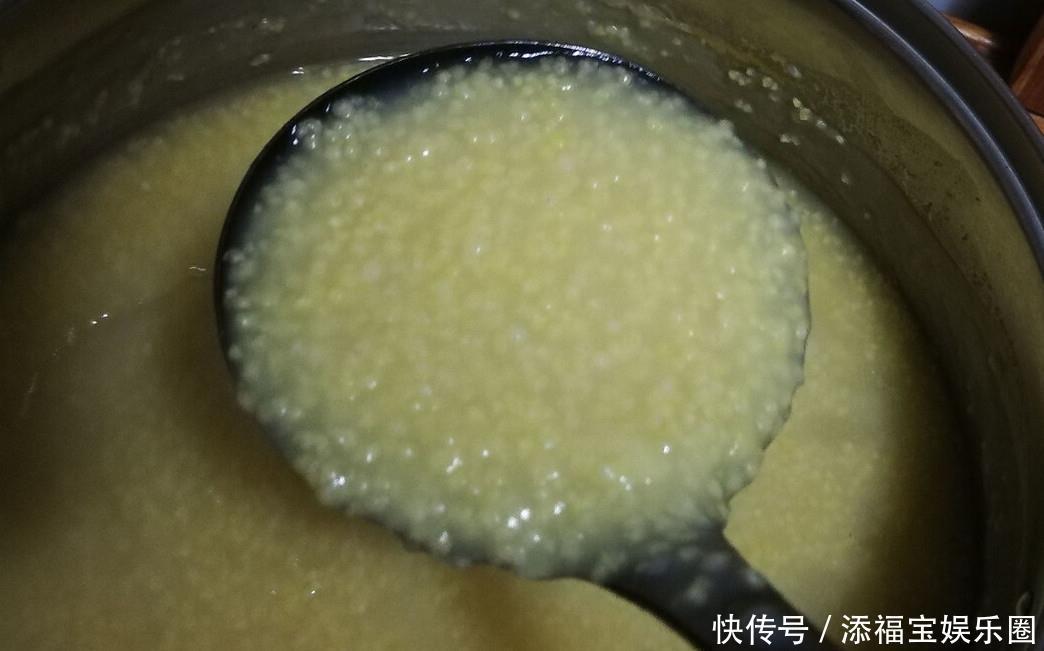 大厨|煮小米粥,直接下锅是不对的,大厨教你多做2步,又香又浓有米油