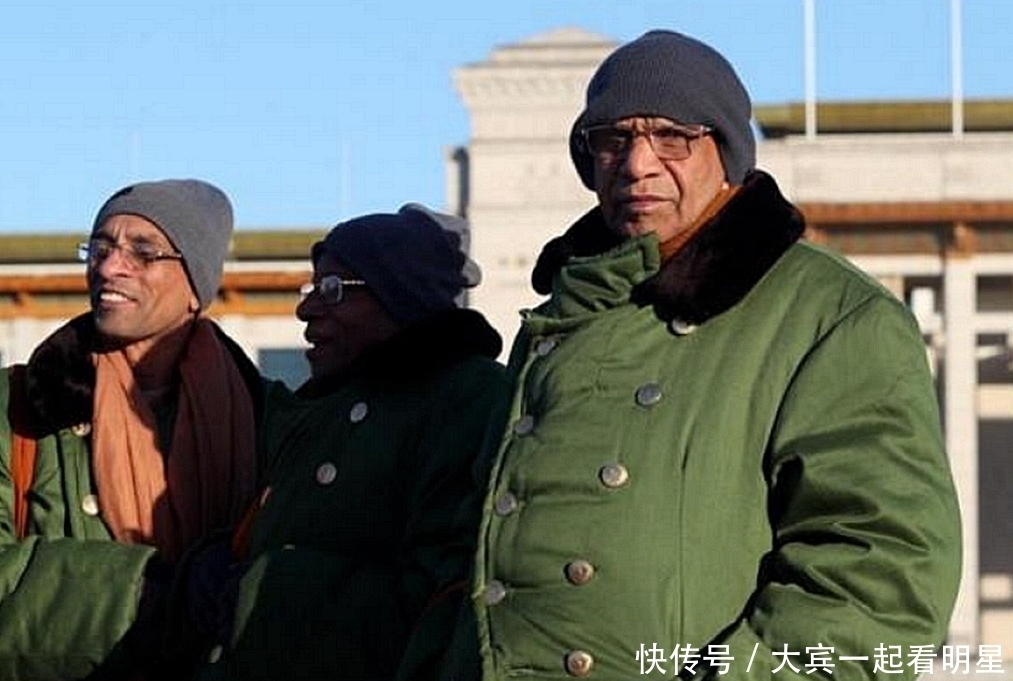 时代|军大衣发明100多年,曾在我国风靡一时,为何07年被我军淘汰