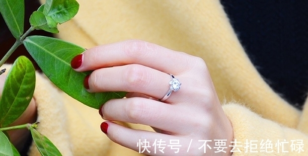 主人 戒指戴法有哪些?戴在左右手有什么意义?