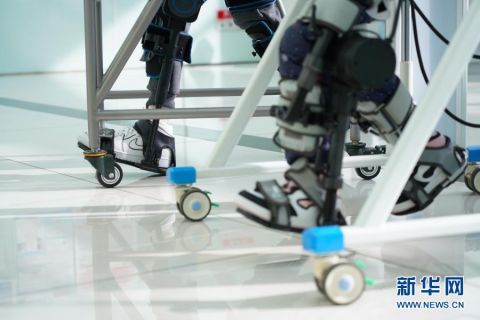 机器人|外骨骼康复训练机器人助力下肢运动功能障碍患者康复训练