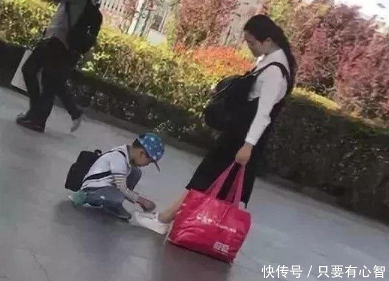 父母|3张地铁坐姿图火了：有教养和没教养的孩子，差距显而易见