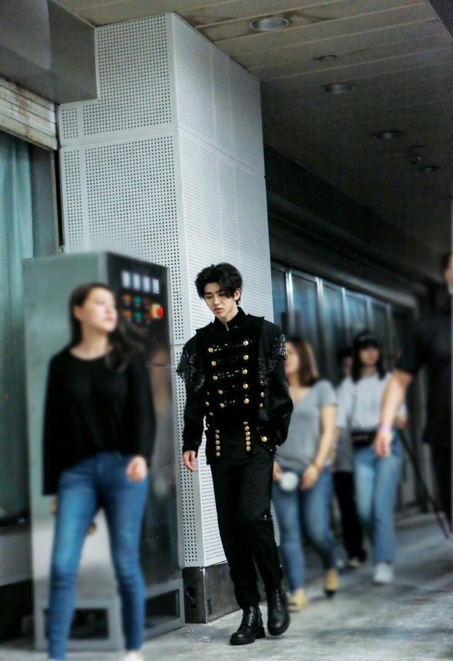 谢娜终于想起还有个徒弟叫蔡徐坤了准备在新节目里力捧蔡徐坤