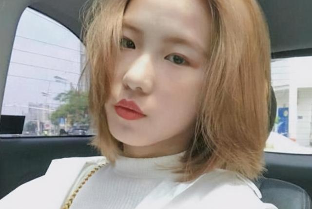 富二代|“巨婴”女孩吃饭还要妈妈喂,参加完《变形记》,如今怎么样了?