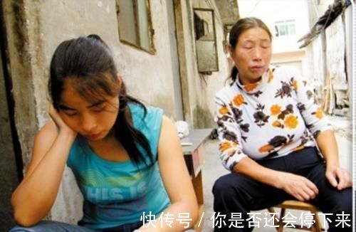 小两口|有一种拖累叫“老人假带娃”,看起来很辛苦其实全凭嘴,太坑娃