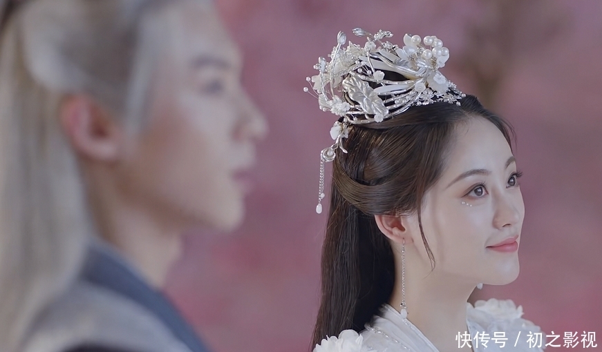 《遇龙》开播槽点多:男主假发劣质全程面瘫,无滤镜真实到卡粉