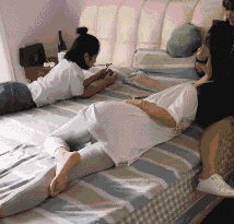 |搞笑GIF:一张图告诉你 全班就我一个男生有多开心