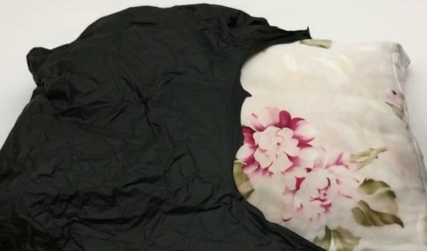 枕头上套2个塑料袋,10个家庭9个家庭都需要!学会受用一生!