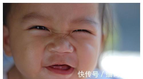 乳牙|宝宝几个月长牙算正常?乳牙萌出时间、信号、护理注意,家长收藏