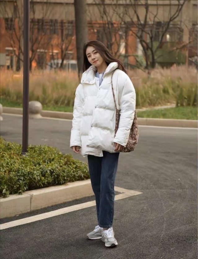 羽绒|白色羽绒搭配指南,学会这三个技巧,层次分明显瘦还好看