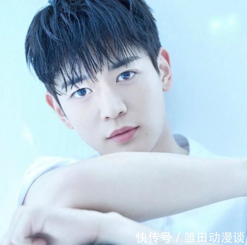 期待感|SHINee崔珉豪公開了最新簡歷照,粉絲們對他演員活動的期待感上升