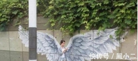 |搞笑GIF:听说,这哥们后来被这只拖鞋打的老惨了