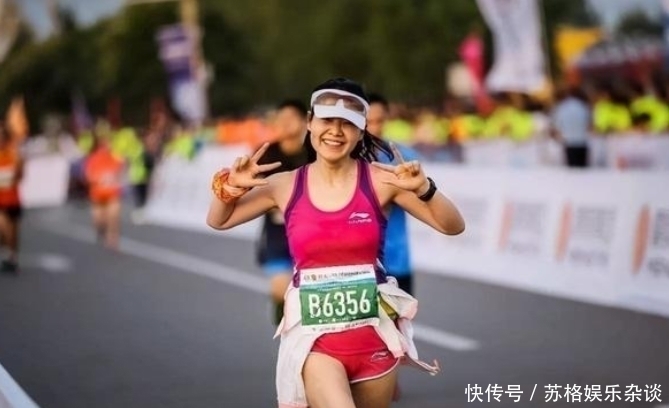 罗茜|她跑完马拉松大气不喘,亚军也称没见过她,原来是中途搭乘地铁