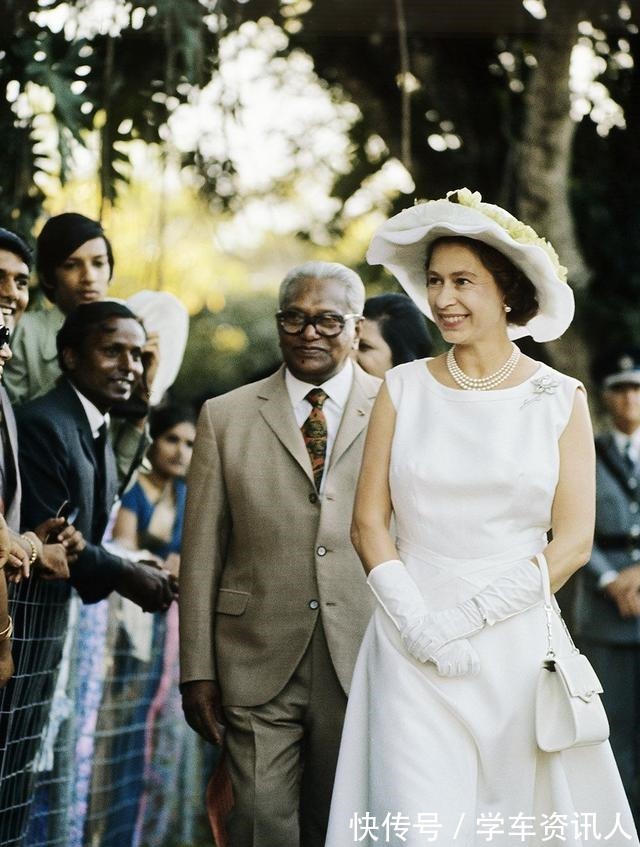 珠宝!粉红美钻送公主,成全女王少女心,莉莉贝特的这枚花型胸针不简单!