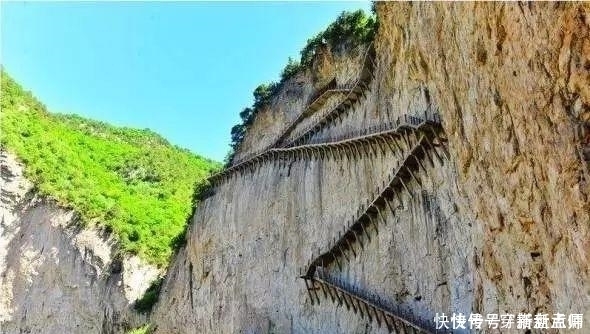中国最可怕的3座栈道，比玻璃桥还刺激！陕西那座最让人崩溃