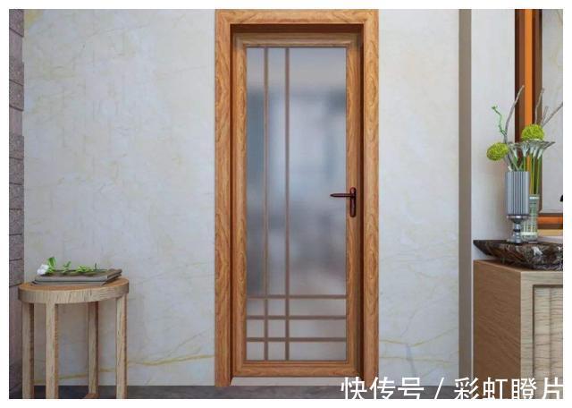 防水|卫生间不要安装木门，如今聪明人都用它来代替，防水防潮效果好