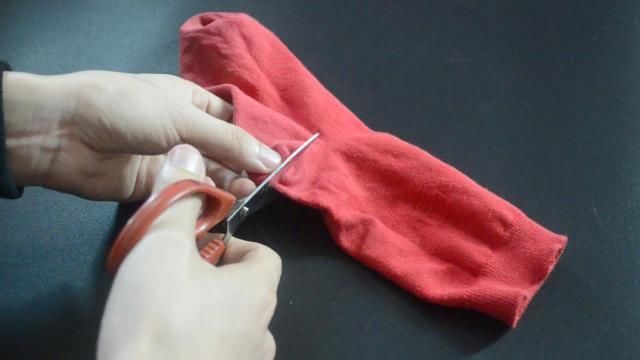 袜子破洞了不要扔，学会这个小技巧，旧袜子变得像新的，都学学吧