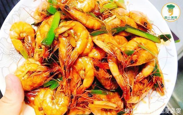 春节待客,寓意“红红火火”的油焖大虾,红亮喜庆,酥嫩美味