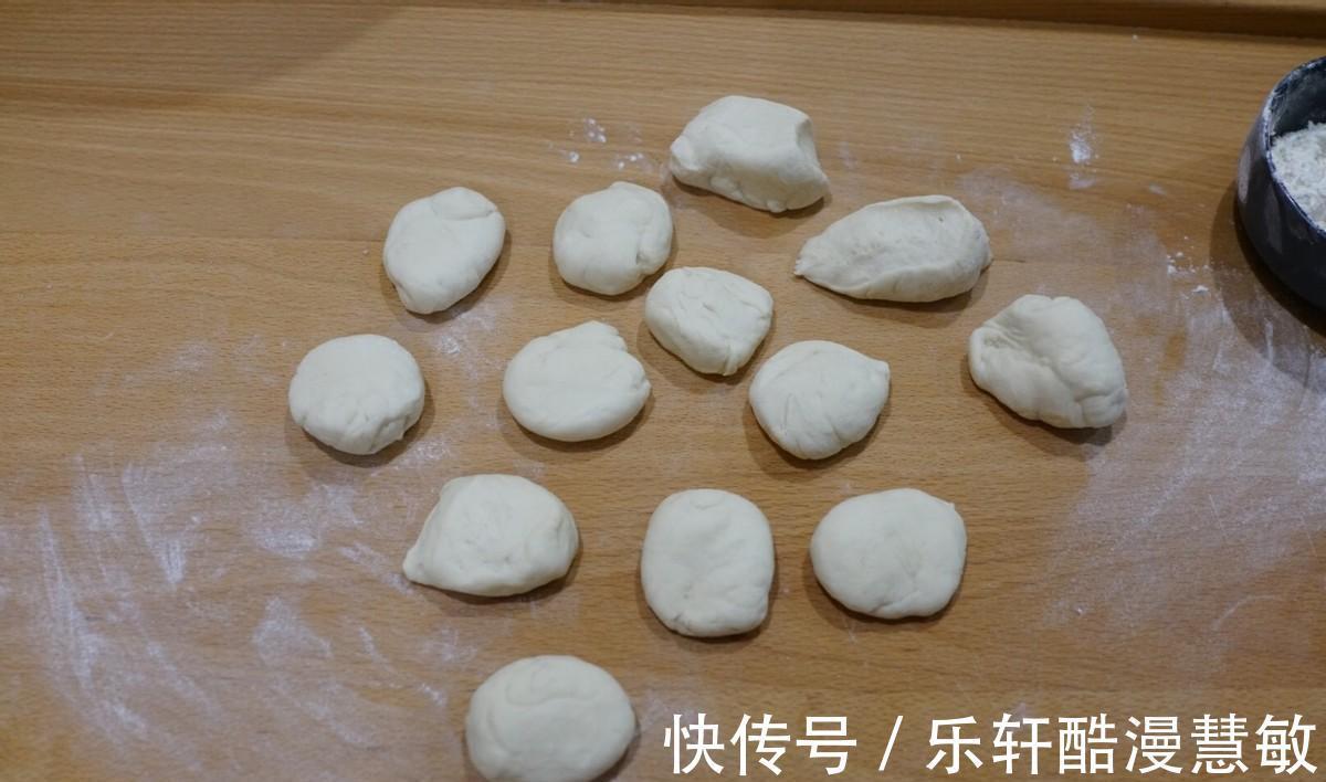 生煎包|生煎包外焦里嫩,汤汁丰富,一口享受,两口美味