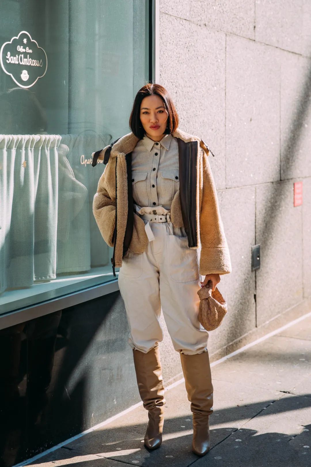 教你美｜你和“高级感穿搭”之间的距离，也许就差一条腰带