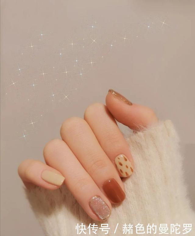 元气满满|新年美甲盘点,焦糖豹纹温柔又气质,红色喜庆正应景,你喜欢哪个