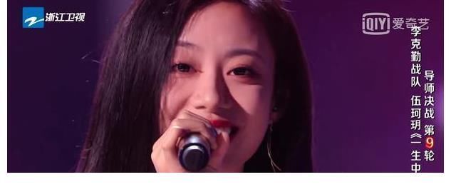 为何伍珂玥能大比分赢才旺罗布？看了专业评审的微博，找到答案