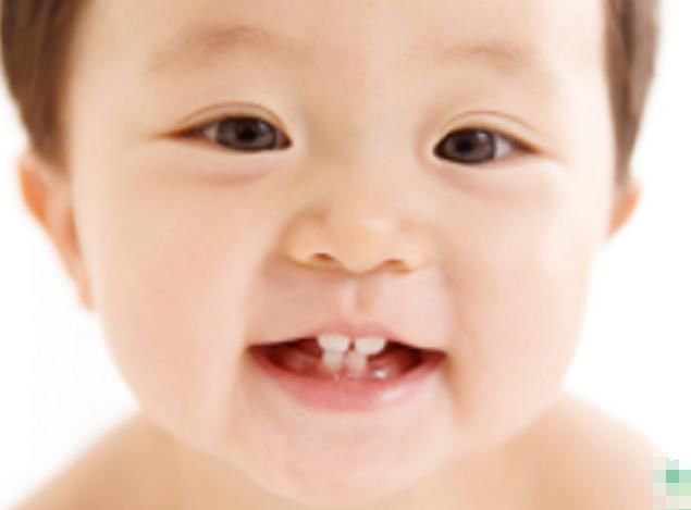 孩子|6岁男娃长“双层牙”,老人的“坏习惯”害了娃,你家有这习惯吗