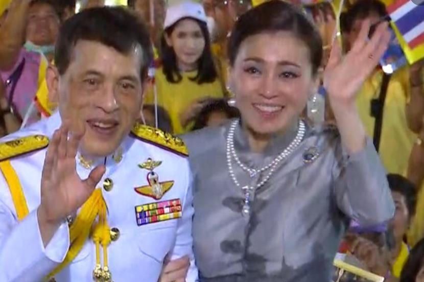 苏提达 苏提达炫耀奢华珠宝,借到婆婆钻石项链,耳环丢了一只意外惊艳