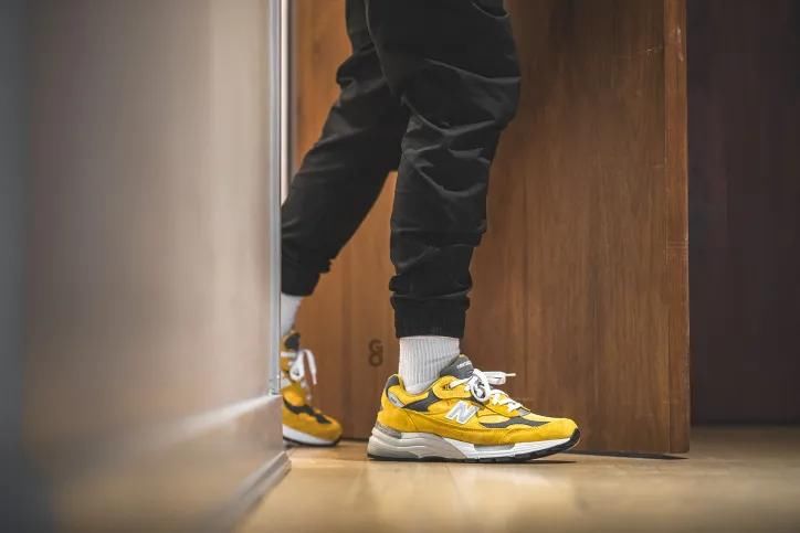 今年过冬，能在大街上独领风骚的是「小黄鞋」