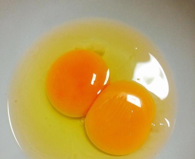 脾虚|冬季这4种食物少给孩子吃,易脾虚不发育,鸡蛋蔬菜汁都在其中