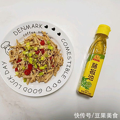 凉拌鸡胸肉丝这样做,解馋堪比红烧肉