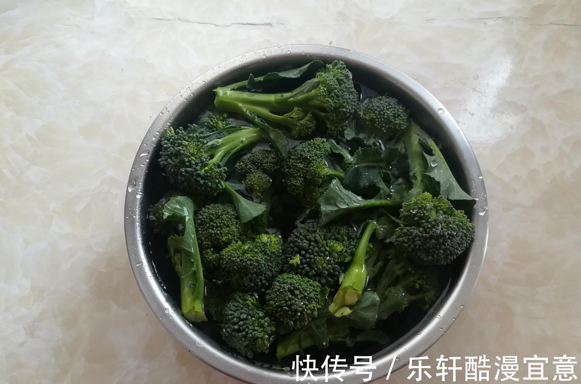 盆子|凉拌西兰花，最忌焯水，学个新做法，营养流失少，爽脆又入味