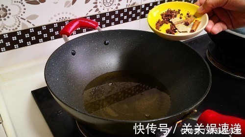 辣椒|做辣椒油时，直接淋热油就废了！如此做，辣椒油香辣红亮不发黑