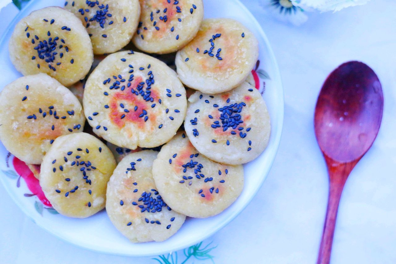 土豆别总炖了,做成奶香土豆饼,松软香甜,孩子很喜欢吃