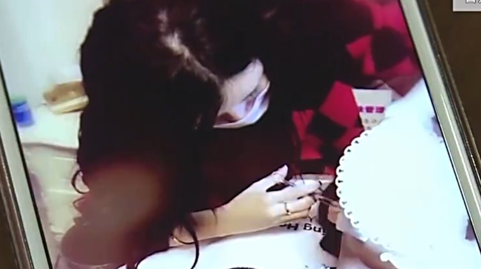 毁容|女孩打瘦脸针导致毁容,整形医生经调查,仅仅受培训五天