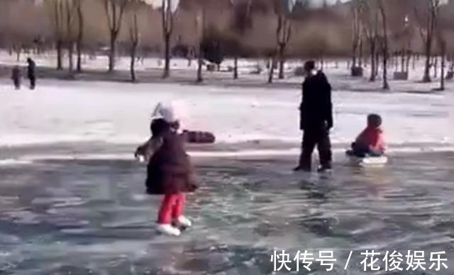 冬天|小女孩花样“滑旱冰”走红,网友:厉害了,这套操作确实很专业!