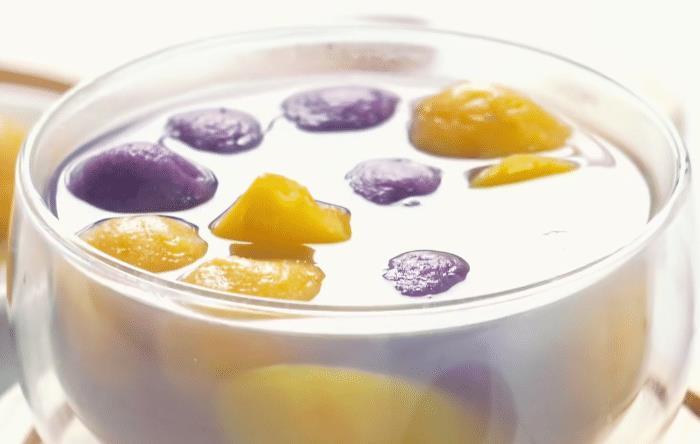 分享一款用红薯和紫薯做成的甜汤,软糯香甜又营养,孩子特爱吃