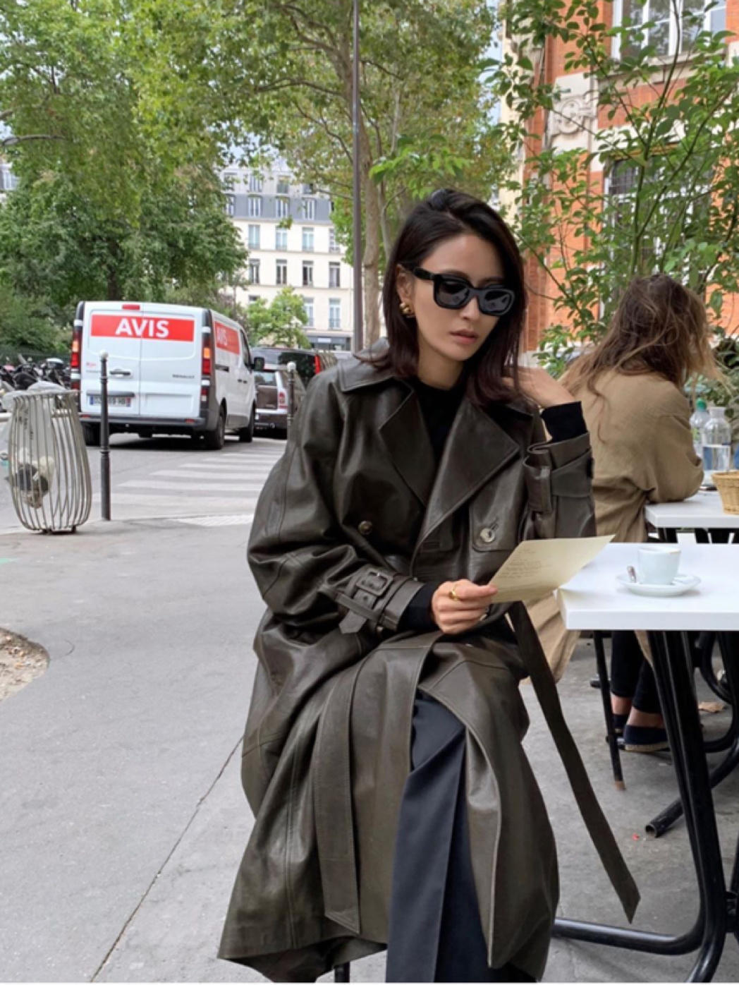 大衣|你离时髦精只差一件“皮大衣”,打扮潇洒舒适不扮嫩,适合普通人