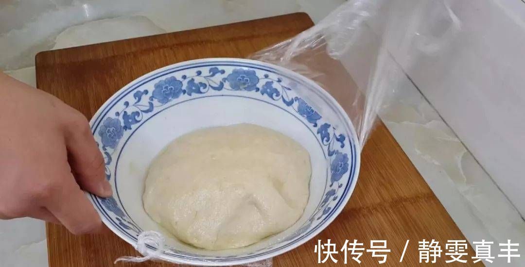 鸡蛋灌饼|吃早餐蛋糕的新方法，淋上蛋液，比手抓蛋糕简单，比鸡蛋灌饼好
