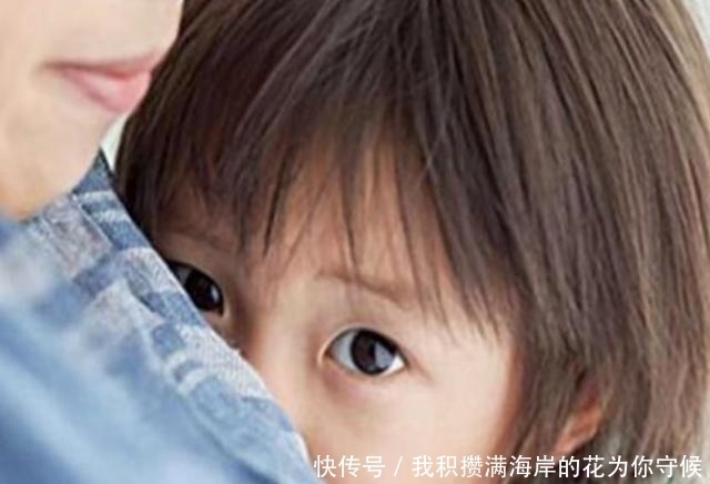 青春期|青春期还和奶奶睡,育儿师发现后很惊讶,直呼:对孩子影响太大了