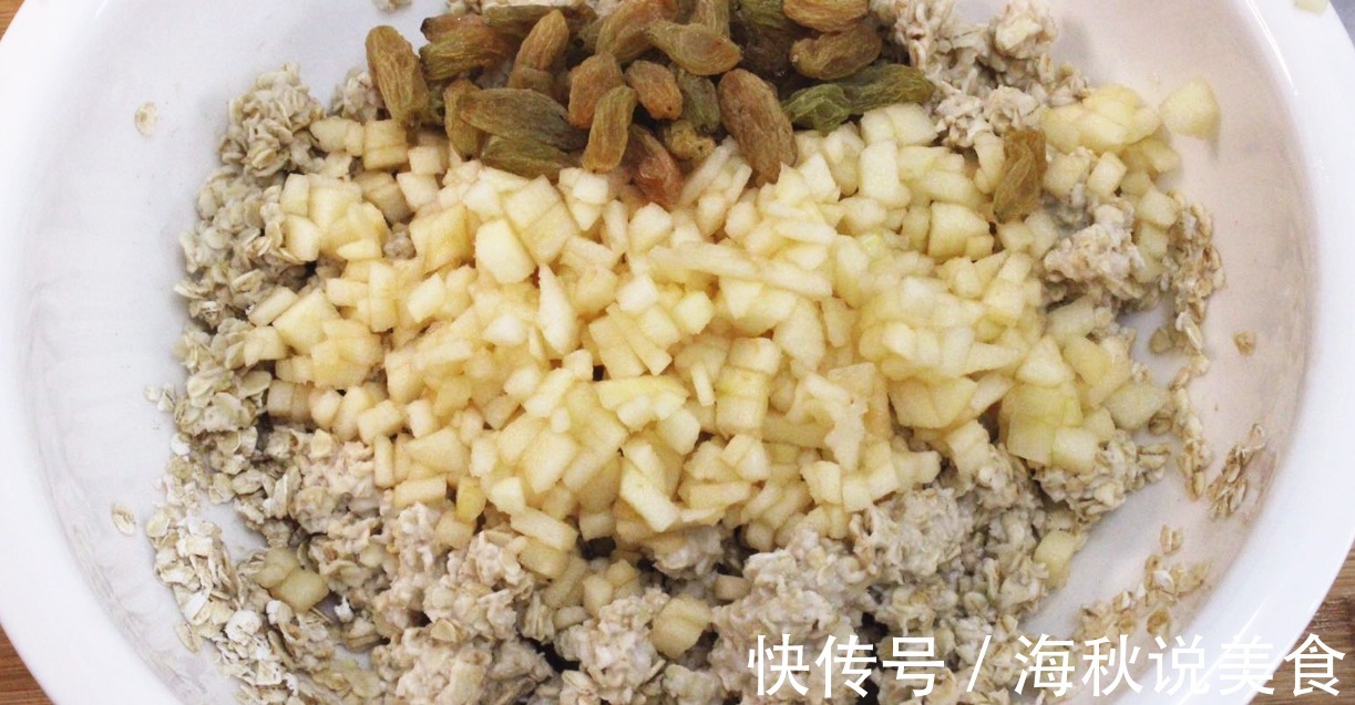 把苹果倒入燕麦片中，太厉害了，80岁奶奶教我的做法，简单实用