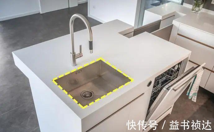灶台|非要在灶台和灶台之间装2块钢板，多个置物架，放油盐酱醋挺好！