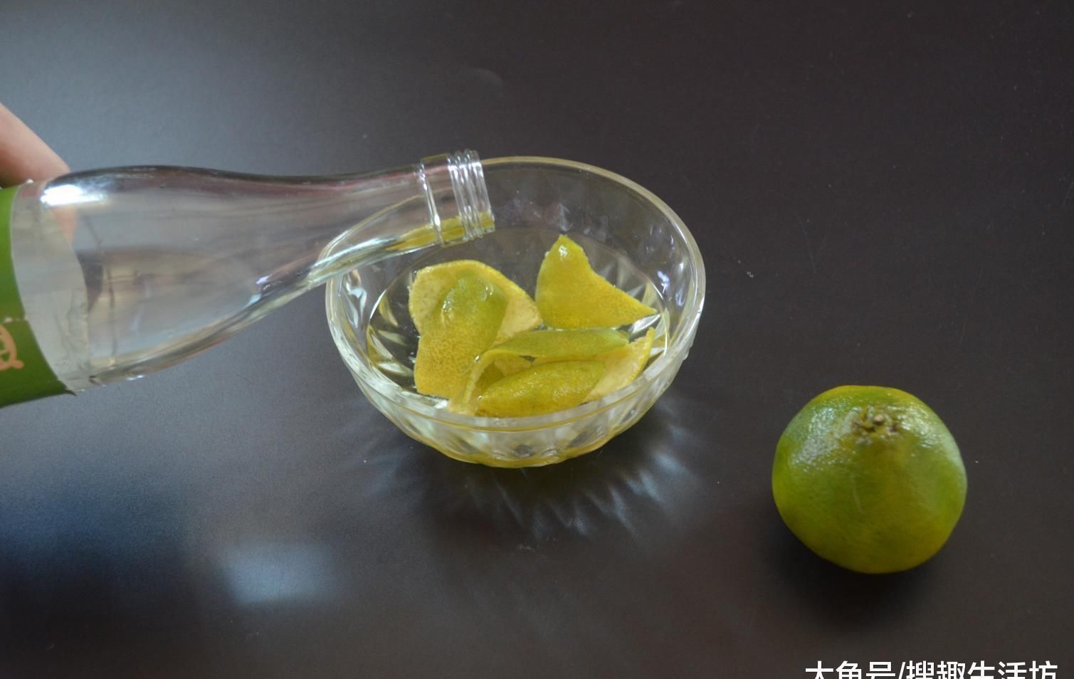 橘子皮加白醋太厉害了, 很多人都不知道有啥用, 看完你会感谢我的
