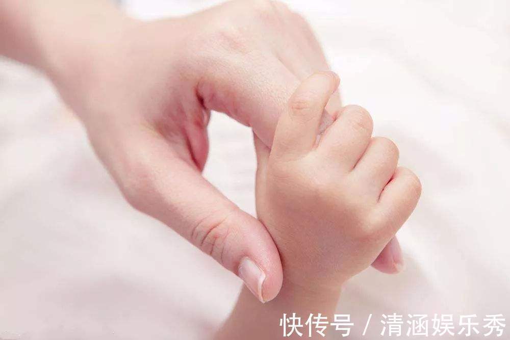 母亲|孩子3个部位妈妈要经常摸,摸得越多宝宝越聪明,可是家长都不碰