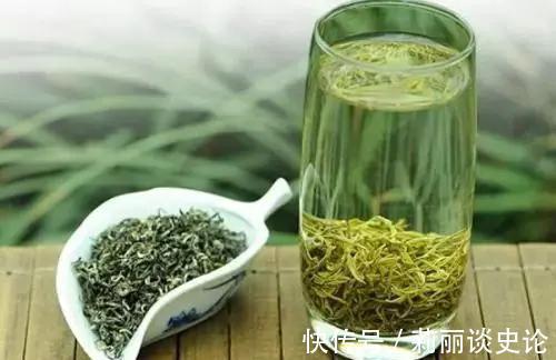 焦虑抑郁症|喝绿茶能缓解失眠?医生:常做2事,或可养心安神,改善睡眠质量