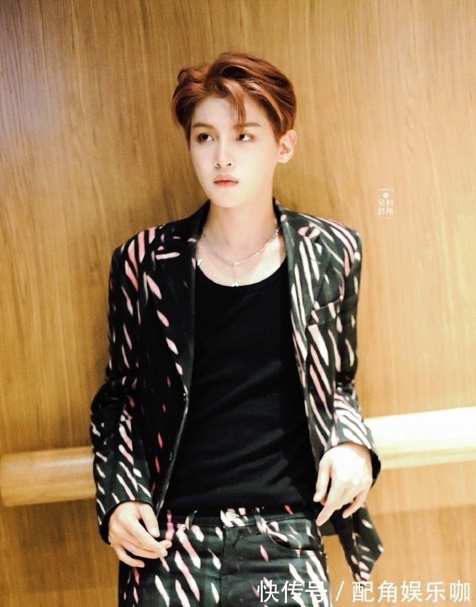 路透|Justin昨晚下班路透释出 小可爱到霸总转变只需要一次节目录制时间