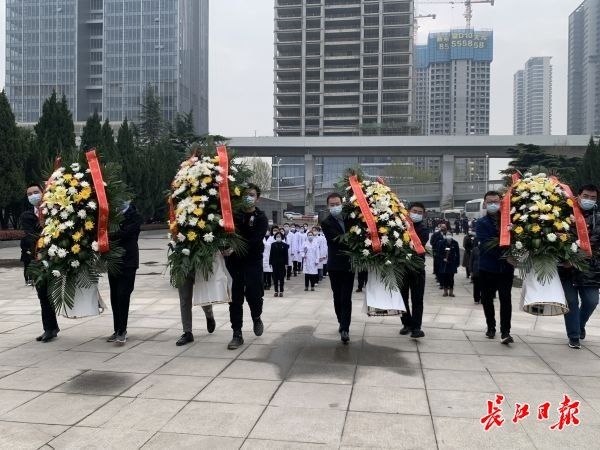 清明祭英烈，老兵红色地标讲解员志愿服务队在行动